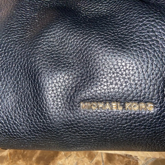 Michael Kors gold metal w/ black pebbled leather bag satchel Medium size - Picture 5 of 8